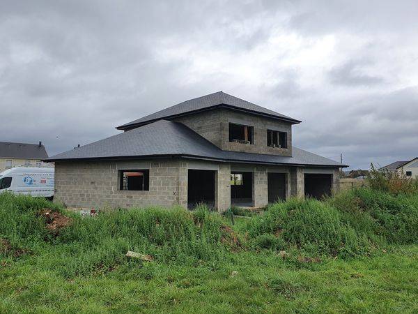 Charpente couverture en ardoise,  maison neuve Oissel 76350.